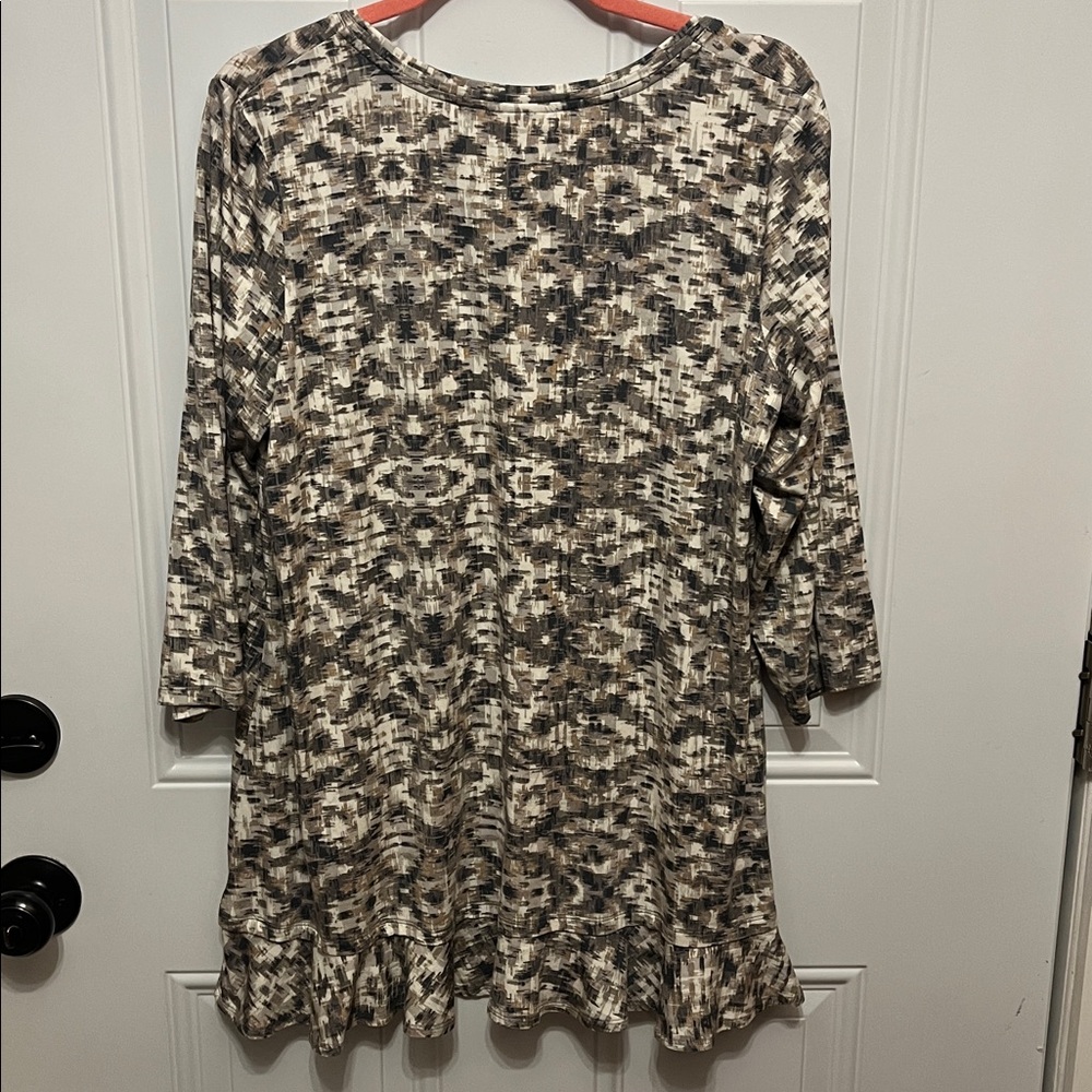 LOGO by Lori Goldstein ruffle hem Top NWOT - Picture 7 of 8